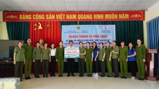 Hội phụ nữ Cụm thi đua số 6 tặng công trình nước sạch cho học sinh vùng cao