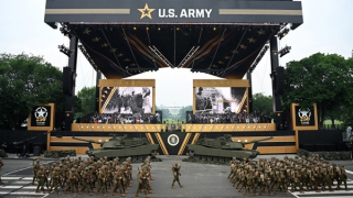 Mỹ duyệt binh kỷ niệm 250 năm ngày thành lập quân đội