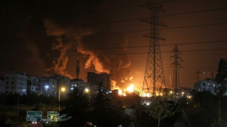 Iran phóng hàng chục tên lửa, còi báo động rền vang khắp Israel