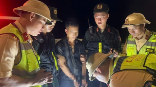 CSGT phát hiện tài xế dương tính ma túy, mang theo hai gói “bột lạ” trên cao tốc