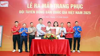 Trang phục họa tiết hoa sen đồng hành cùng Đội tuyển bóng bàn Việt Nam