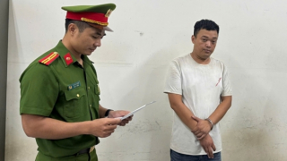 Tạm giữ hình sự lái xe taxi trong vụ "chém" 4,2 triệu của hai vị khách ở Lào Cai