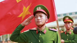 CBCS Công an nhân dân luyện rèn dưới nắng, chuẩn bị cho ngày đại lễ