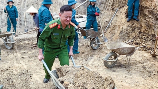 Không ngại đường xa, gian khổ vượt qua...