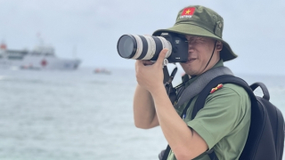 Tôi thấy hoa vàng, cỏ xanh ở Trường Sa…