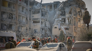 Tên lửa Iran xuyên thủng lưới phòng không Israel, gây thiệt hại lớn