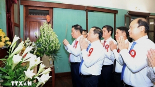 Lễ báo công dâng Bác nhân kỷ niệm 100 năm Ngày Báo chí Cách mạng Việt Nam