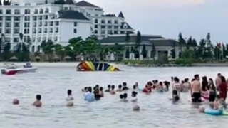Phạt doanh nghiệp để dù lượn gắn động cơ rơi xuống bãi biển đông du khách