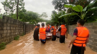 Công an Thái Nguyên khẩn trương giúp dân ứng phó với mưa lớn, ngập lụt