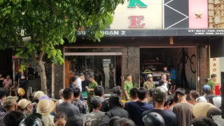 Khách hát tử vong trong phòng karaoke khóa trái cửa