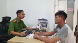 Bắt đối tượng cướp giật tài sản của 2 phụ nữ đang chạy xe trên phố