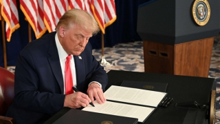 Chính quyền Tổng thống Trump sa thải hàng trăm nhân viên VOA