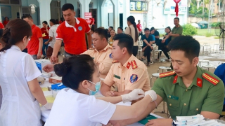 Lan toả lòng nhân ái từ những "giọt hồng"