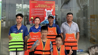 Công an tỉnh Thanh Hoá ra mắt mô hình điểm hỗ trợ tắm biển an toàn