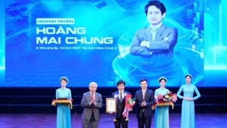 Kiến tạo hệ sinh thái sản phẩm số thông minh, doanh nhân Hoàng Mai Chung được vinh danh tại I4.0 Awards