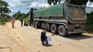 Điều tra vụ xe đầu kéo va chạm xe đạp điện, 4 em nhỏ thương vong