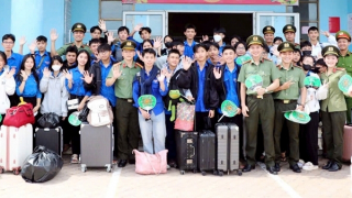 Công an Kiên Giang hỗ trợ 142 thí sinh vượt biển vào đất liền dự thi THPT