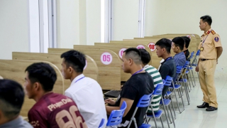 Ngày đầu CSGT Hà Nội sát hạch lái xe cho người dân