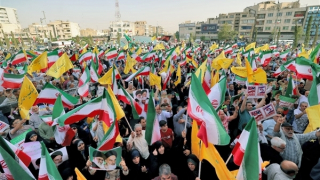 Người dân Iran ăn mừng lệnh ngừng bắn vừa đạt được với Israel