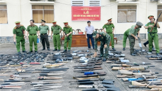 Bạc Liêu tiêu hủy trên 1.300 vũ khí, công cụ hỗ trợ các loại