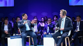 Thủ tướng Phạm Minh Chính tiếp một số nhà lãnh đạo dự WEF 16 Thiên Tân