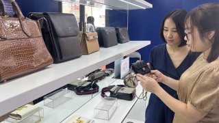 Trưng bày hơn 300 sản phẩm vi phạm giúp khách hàng nhận diện hàng giả, hàng nhái