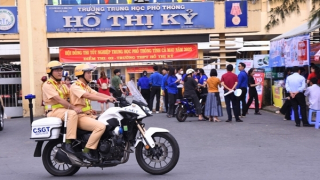 Công an các tỉnh Tây Nam bộ hỗ trợ thí sinh Kỳ thi tốt nghiệp THPT