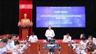 Xác định 3 đối tượng sử dụng công nghệ AI giải đề ở 2 hội đồng thi