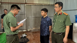 Xưởng lắp ráp vũ khí quân dụng số lượng lớn bị khui lộ như thế nào?