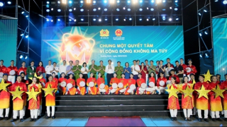 Giao lưu nghệ thuật “Chung một quyết tâm – Vì cộng đồng không ma túy”