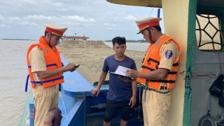 Công an Trà Vinh triển khai cao điểm tuyên truyền, xử lý vi phạm trên đường thủy
