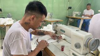 Viết lại câu chuyện cuộc đời bằng nghị lực