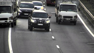 Lạng lách chèn ép xe tải trên cao tốc, tài xế ô tô bị khởi tố