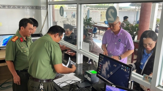 Tây Ninh: 36 người nước ngoài đầu tiên được cấp tài khoản định danh điện tử mức độ 2