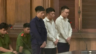 Băng nhóm cho vay lãi nặng dùng ảnh khỏa thân khủng bố con nợ