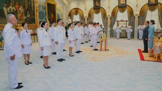 Thủ tướng lâm thời và Nội các mới của Thái Lan tuyên thệ