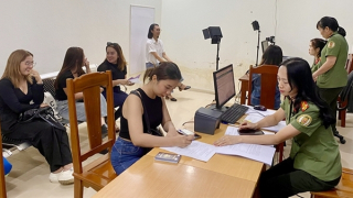 Thêm “cánh cửa số” với người nước ngoài