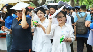 Đề thi tốt nghiệp tăng độ khó, điểm chuẩn đại học có giảm?