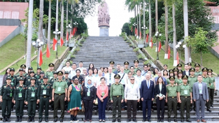 Bộ Công an và đại biểu quốc tế dâng hương tại di tích lịch sử Nha Công an Trung ương và ATK Định Hóa