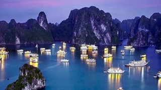 Nhiều hệ lụy nếu không hạn chế số lượng, quy mô, loại tàu du lịch trên vịnh Hạ Long