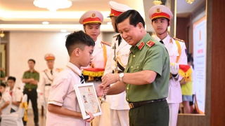 Tiếp nối truyền thống hiếu học trong con em lực lượng Cảnh vệ