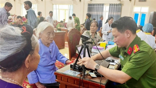 Tiếp tục “thắp lửa” hi vọng cho các liệt sĩ chưa biết tên