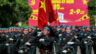 Vượt nắng hè, rèn ý chí, luyện tập diễu binh trên thao trường A80