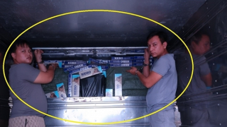 Lắp vách ngăn trong thùng xe tải để vận chuyển gần 10 ngàn gói thuốc lá lậu