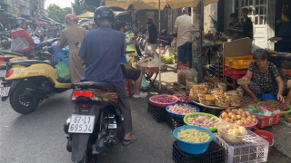 Bài 2: Chợ tự phát “lấn át” lòng đường