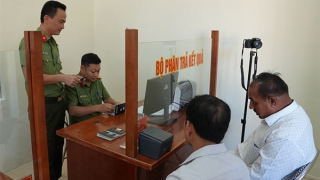 Công an Lào Cai triển khai cao điểm 50 ngày đêm cấp định danh điện tử cho người nước ngoài