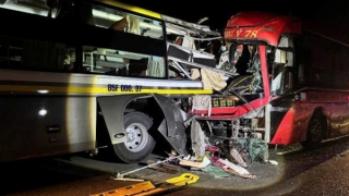 Điều 9 xe cứu thương cấp cứu người bị nạn vụ hai xe khách tông nhau trên cao tốc