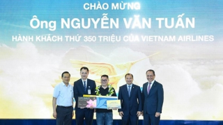 Vietnam Airlines đón hành khách thứ 350 triệu sau 30 năm thành lập