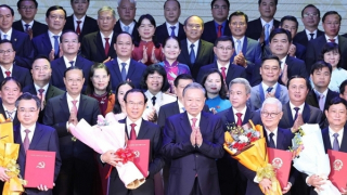 Đội ngũ đã chỉnh tề, hãy vững bước!