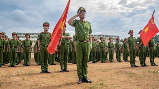 Trong nắng cháy thao trường
